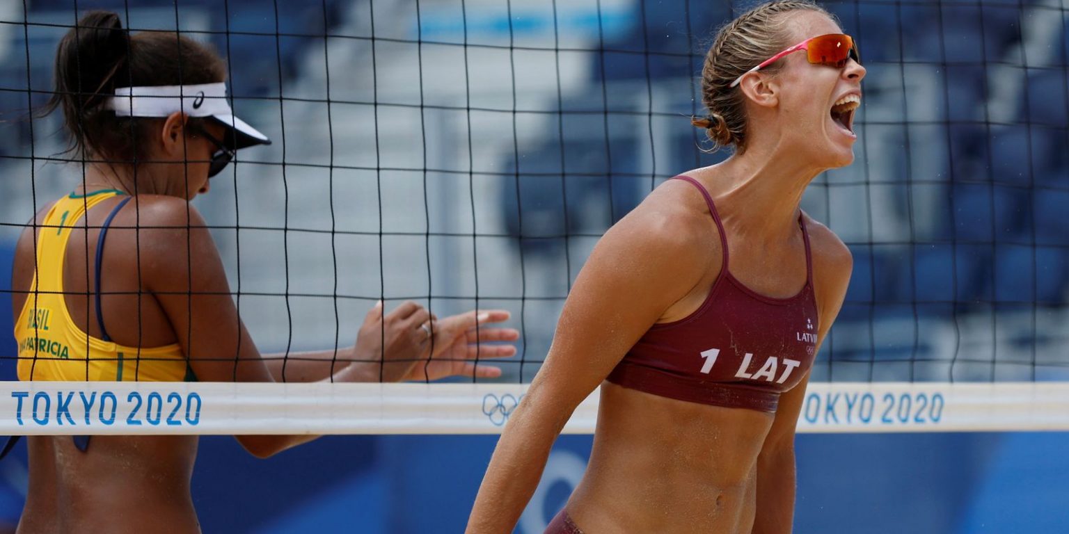 Vôlei de praia: Ana Patricia e Rebecca perdem para dupla ...